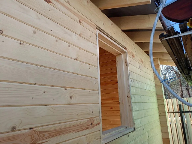 Обсада окон в доме из бруса: монтаж, размеры проёмов, подготовка под окна и отделку без переделок.